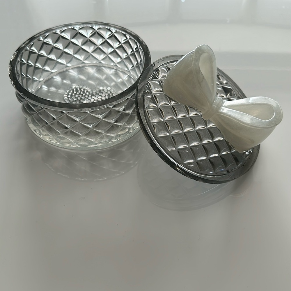 Handmade bow storage box